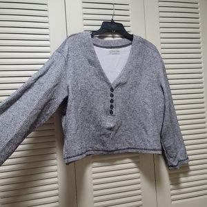 ⚪Urban Outfitters long sleeve top.